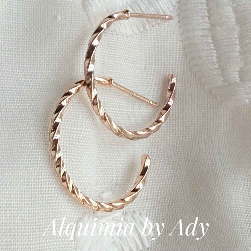 SIMPLE + ROSE Gold Hoop Earrings